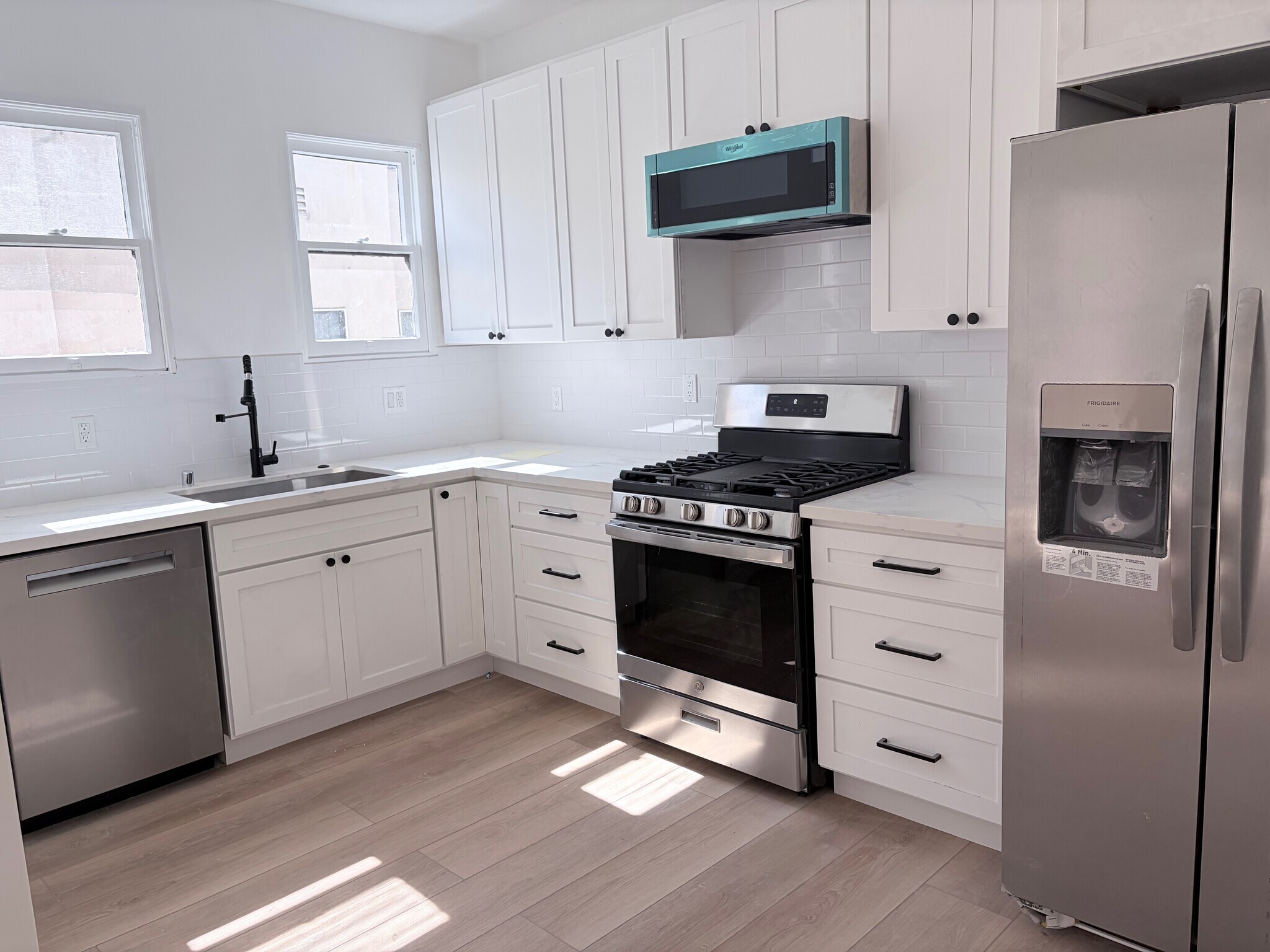 Building Photo - 205 S Arnaz Dr