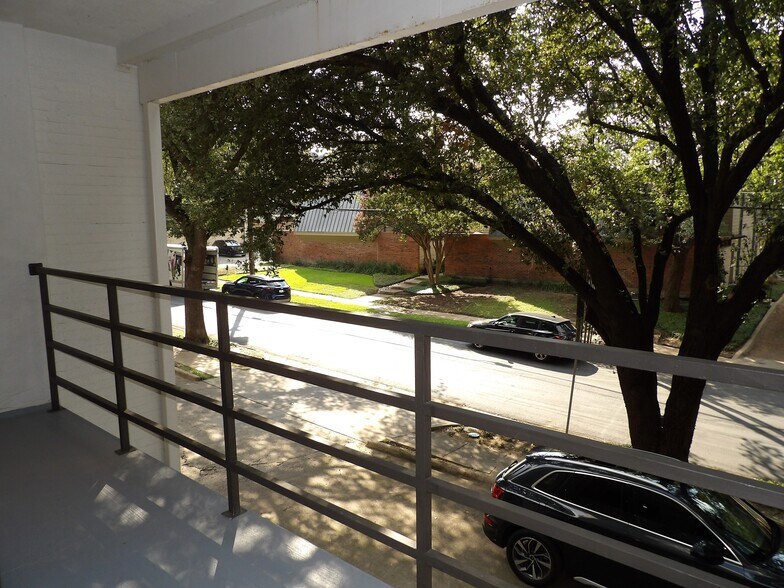 Building Photo - 3910 Buena Vista St