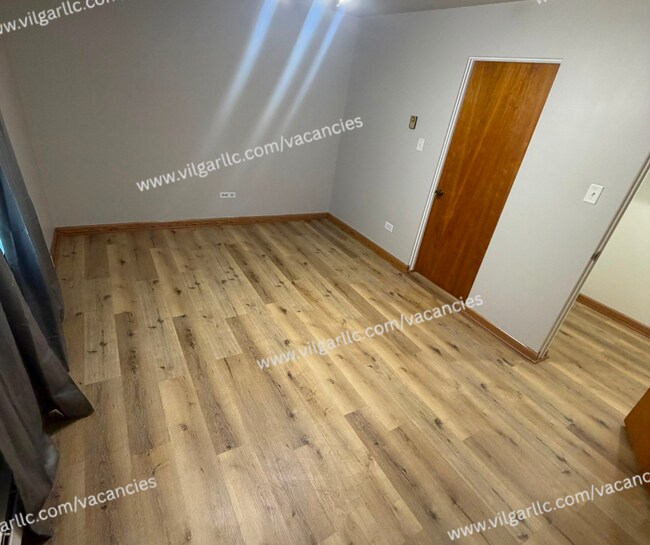 Building Photo - 8841 Schneider Ave
