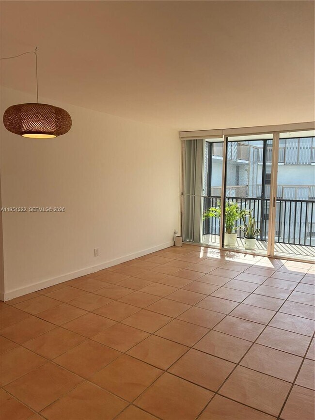 Building Photo - 3401 N Country Club Dr