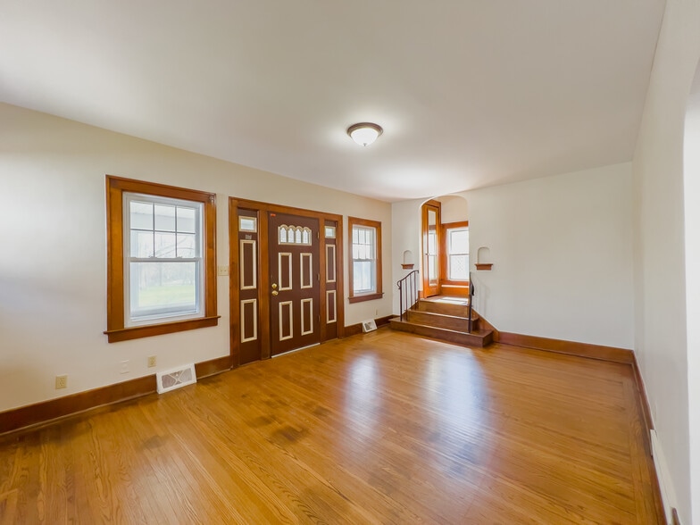 Building Photo - 464 Shasta Dr