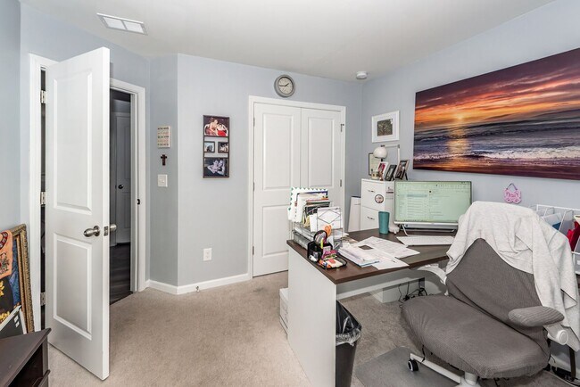 Building Photo - 4 Bedroom, 3.5 Bathroom Home in Summers Co...