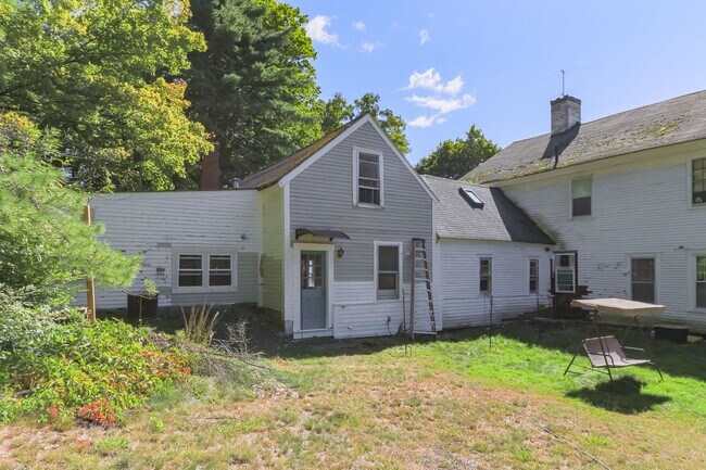 Building Photo - 294 Pleasant St