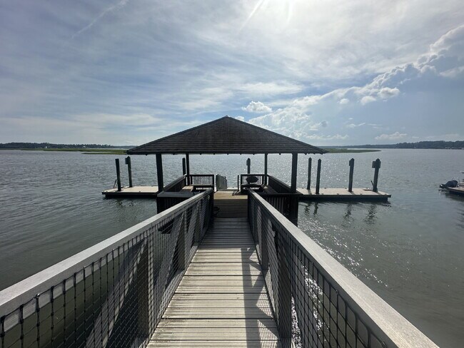 Building Photo - Amazing Four Bedroom Home Located Close to Alljoy Beach with Community Dock Access in Bluffton!
