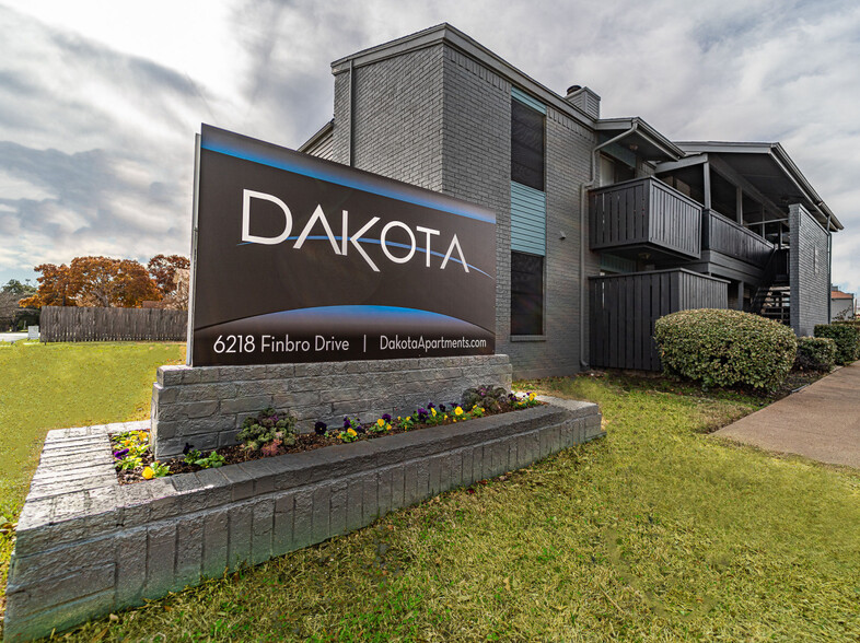 Primary Photo - Dakota Apartments