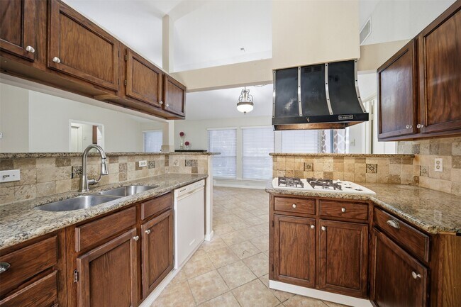 Building Photo - 7518 Alcomita Dr