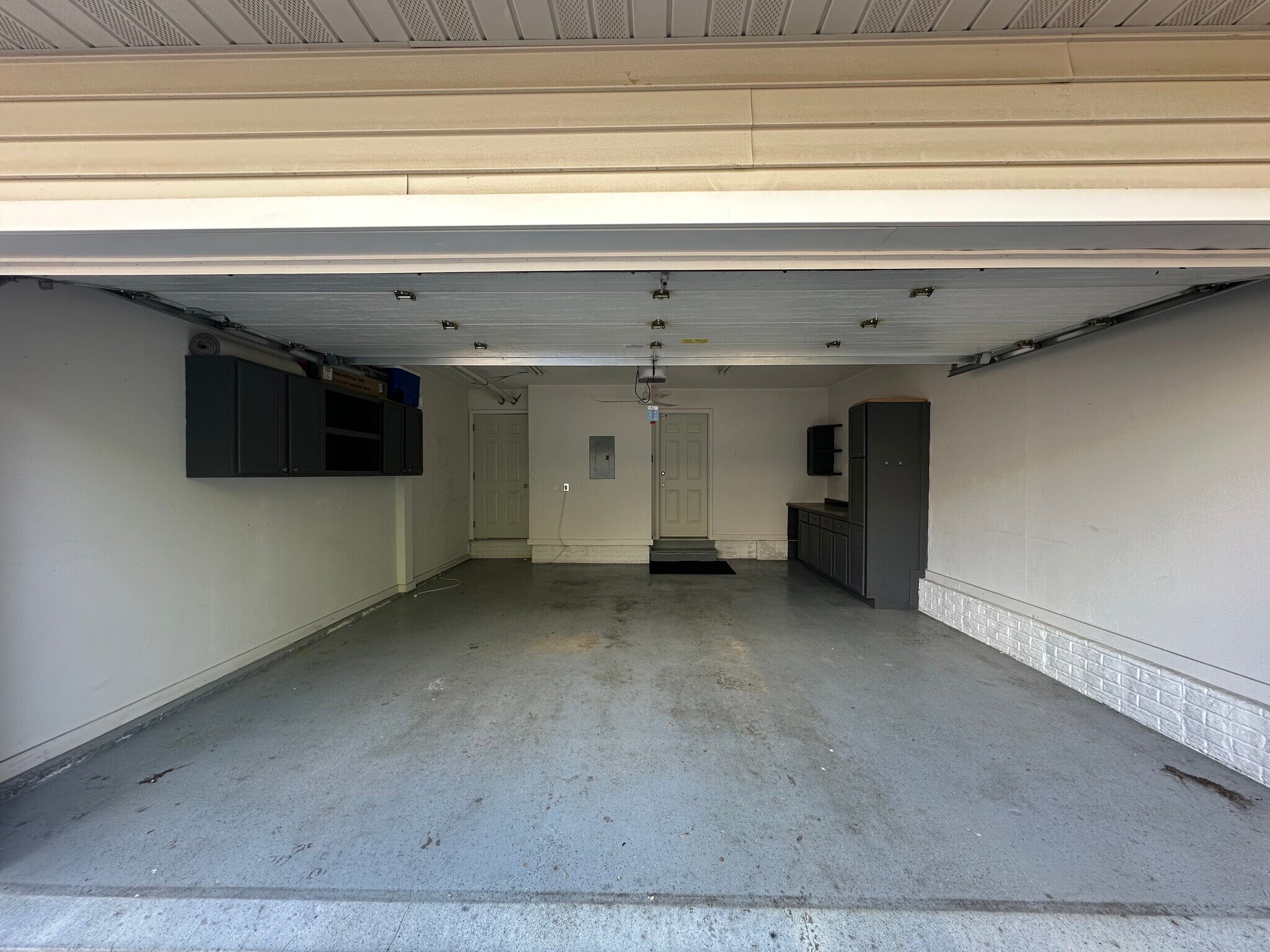 Building Photo - 2132 Ridgeview Cir