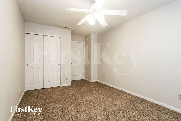 Building Photo - 744 Thornwood Ln