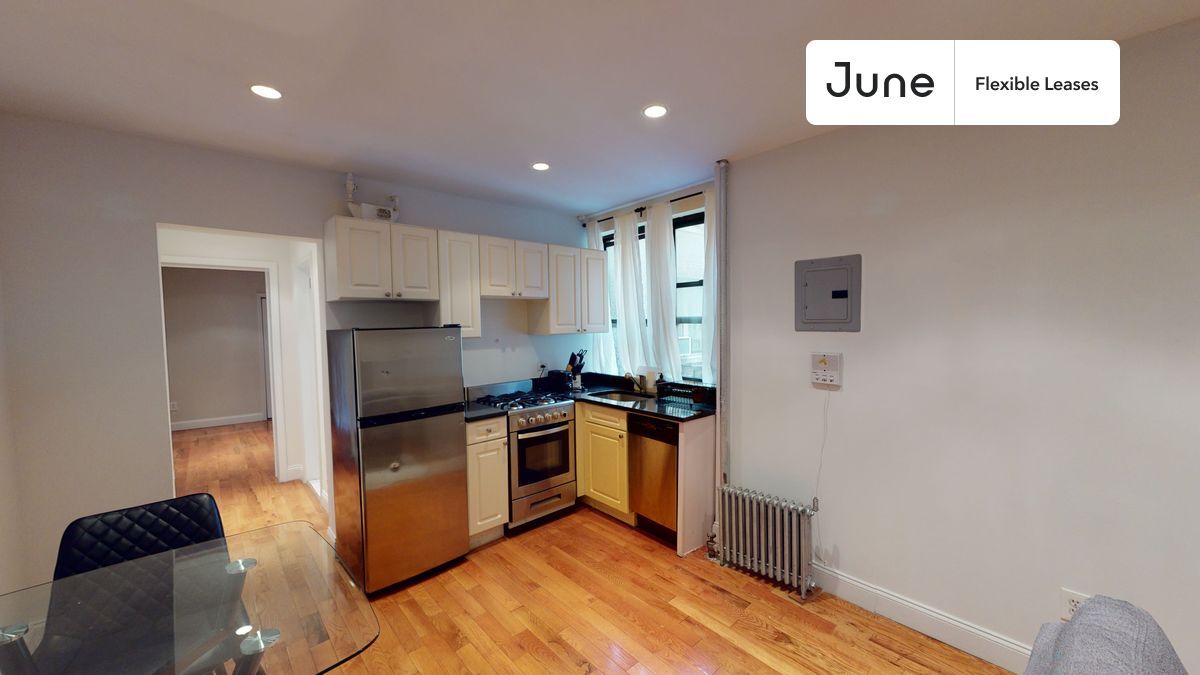 Building Photo - 23 E 109th St