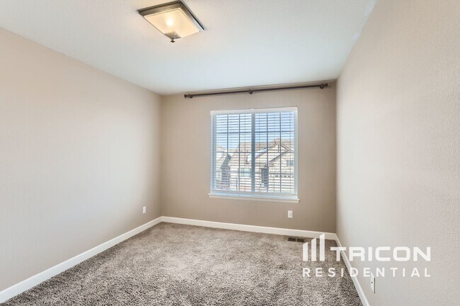 Building Photo - 10787 Hillsboro St