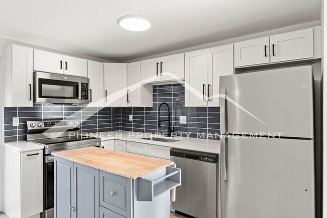 Building Photo - 610 Catalina Dr