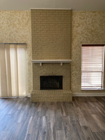 Building Photo - 7450 Holly Hill Dr