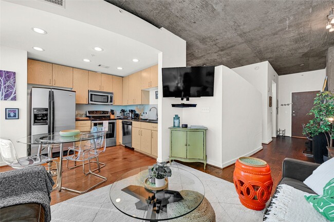 Building Photo - 5925 Almeda Rd