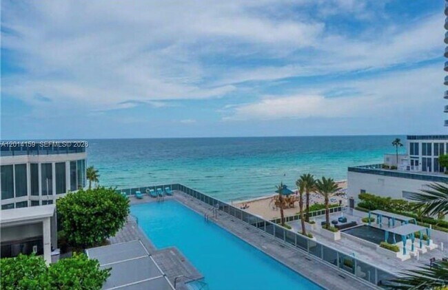 Building Photo - 15901 Collins Ave