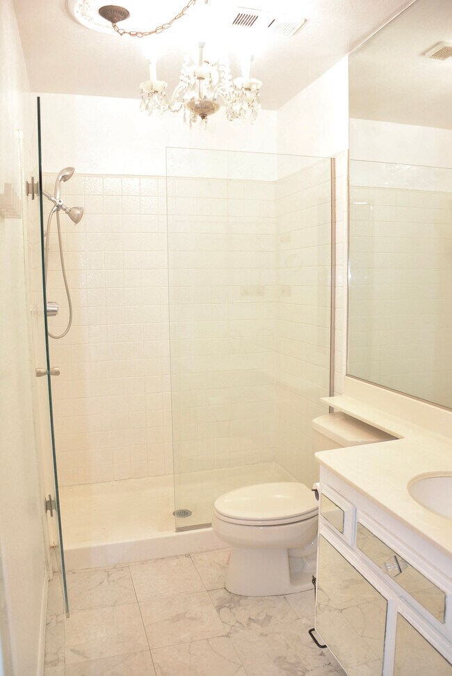 Building Photo - 2101 E 21ST St