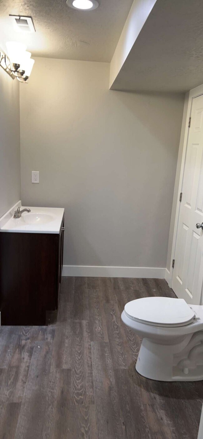 Building Photo - 758 Sunrise Ln