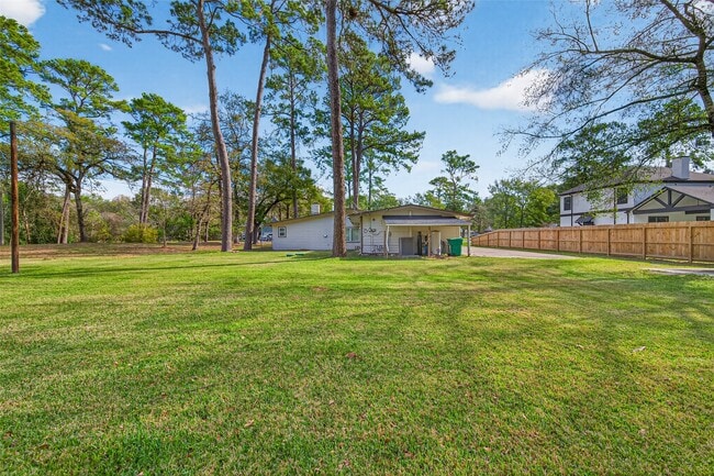 Building Photo - 11811 Beverly Dr