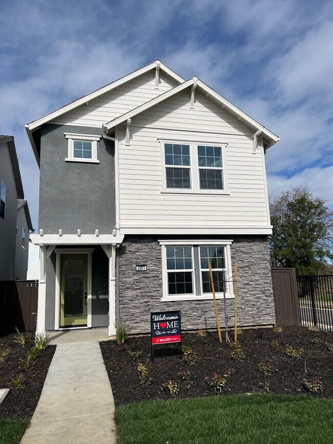 Building Photo - Single Family Natomas