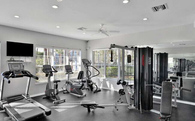 Building Photo - Beautifully updated 2 bed, 2 bath third-fl...