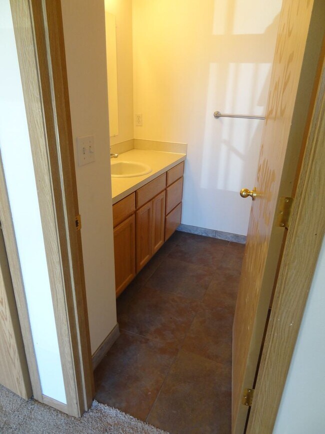 Building Photo - Sulbri04-102/104/106 Rice LN