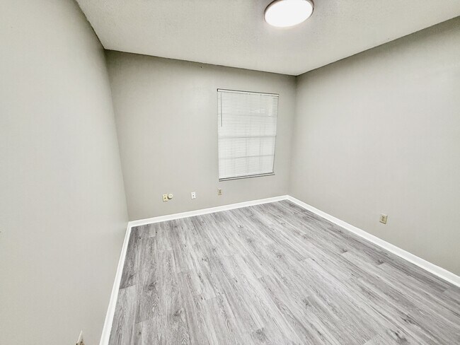 Building Photo - 5490 Britan Dr