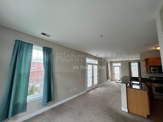 Building Photo - 215 N 18th St