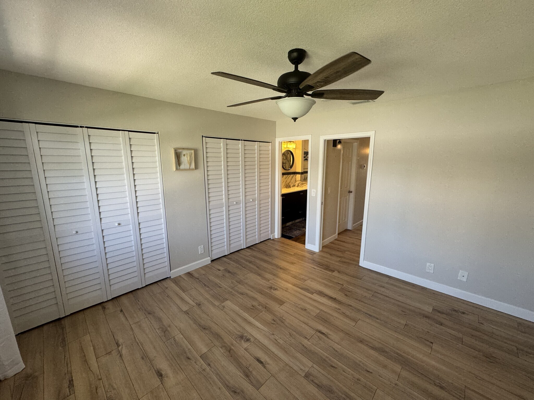 Building Photo - 9427 S Ocean Dr