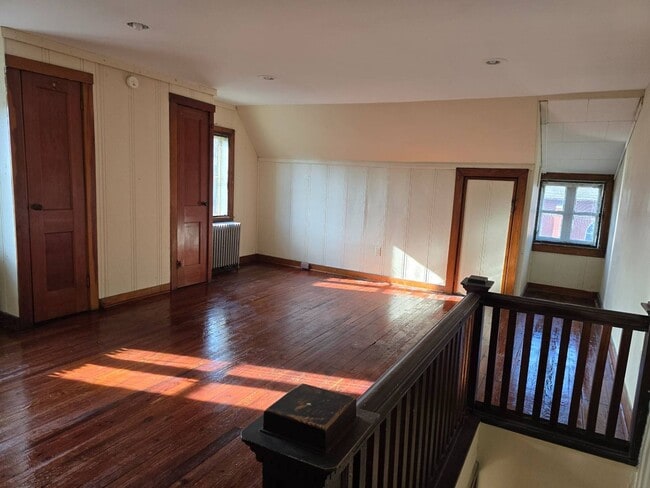 Building Photo - 4 Bedroom