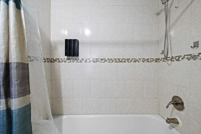 Building Photo - 21 Lord Ave