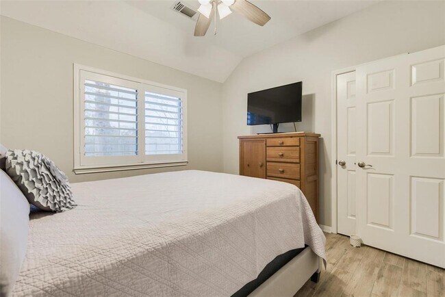 Building Photo - 13807 Halpren Falls Cir