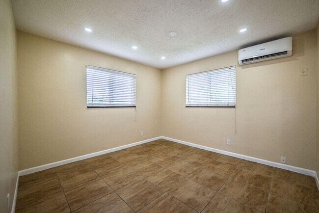 Building Photo - 750 SW 2nd St