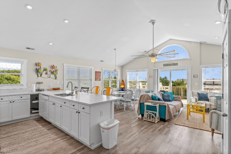 Building Photo - 5207 Emerald Dr