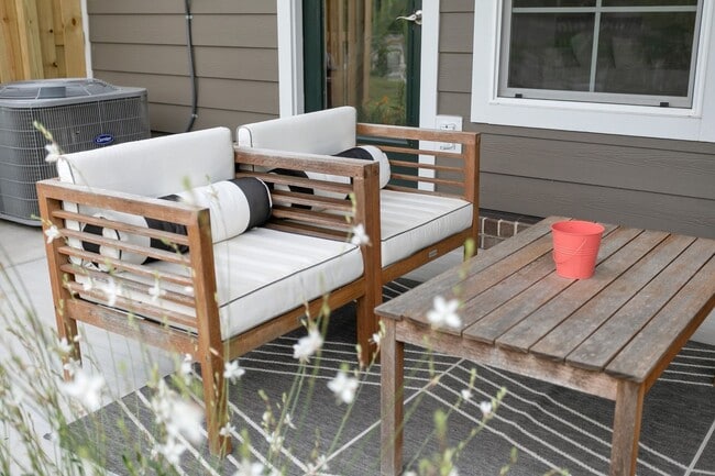 Building Photo - Franklin Townhome For Lease