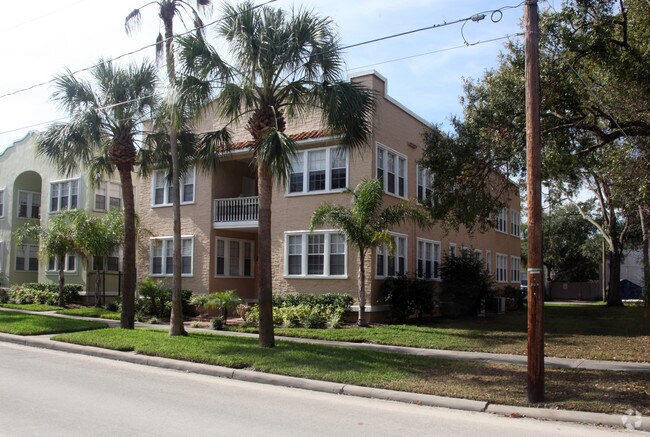 Primary Photo - 509 S Albany Ave