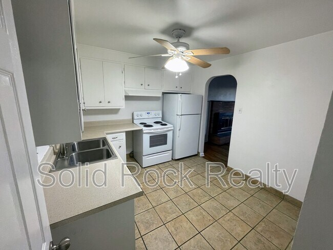 Building Photo - 513 W Uintah St
