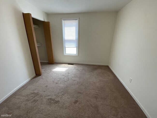 Building Photo - 2 br, 1.5 bath Duplex - 111 S Linden St Apt 2