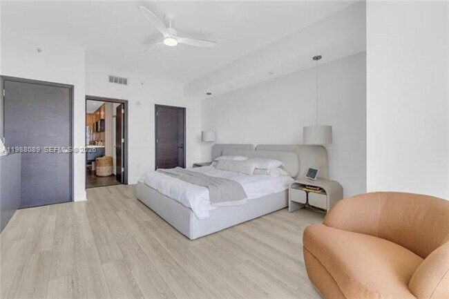 Building Photo - 3340 NE 190th St