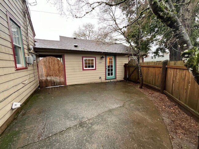 Building Photo - 1 Bedroom 1 Bath McMinnville OR