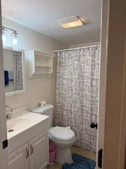 Building Photo - 1025 Plantation Dr W