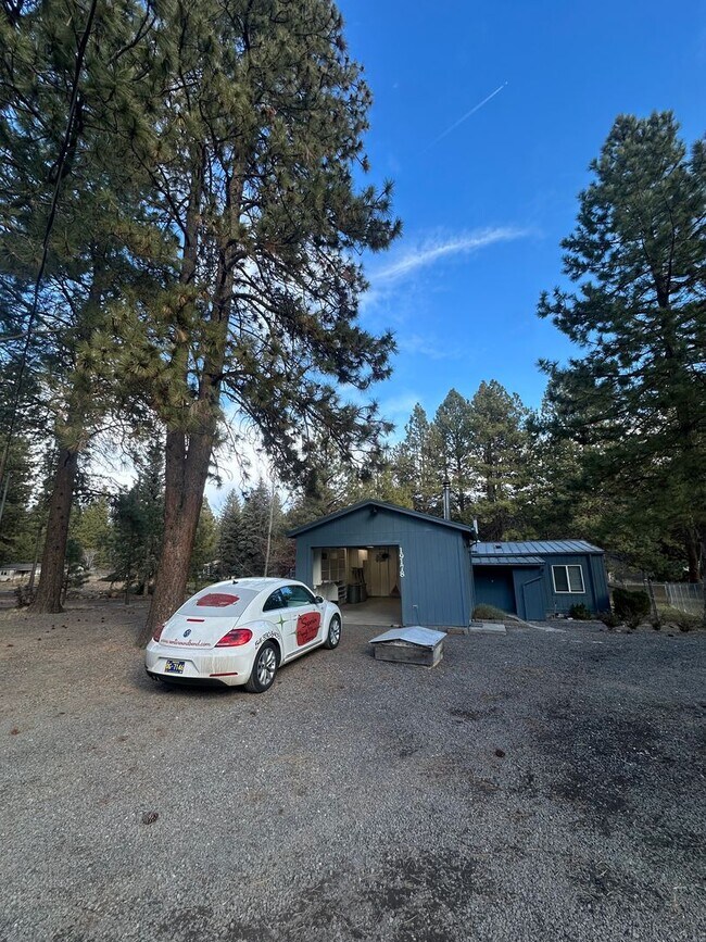 Building Photo - Completely Remodeled Home on 1 Acre in DRW