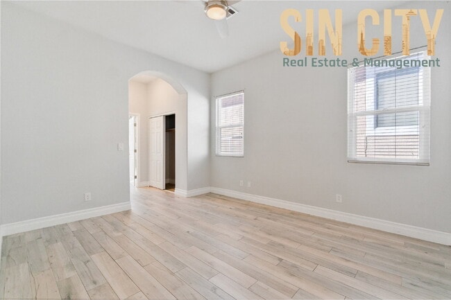 Building Photo - 2854 W Agate Ave