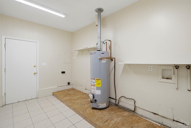 Building Photo - 5641 Hibiscus Rd