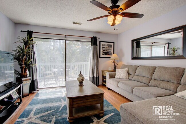 Building Photo - 8471 Yadkin Cir