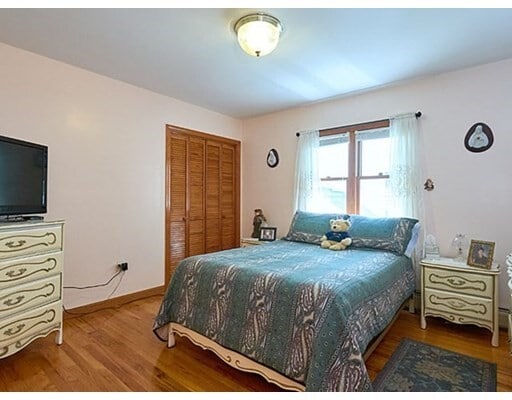 Building Photo - 71 Oak St