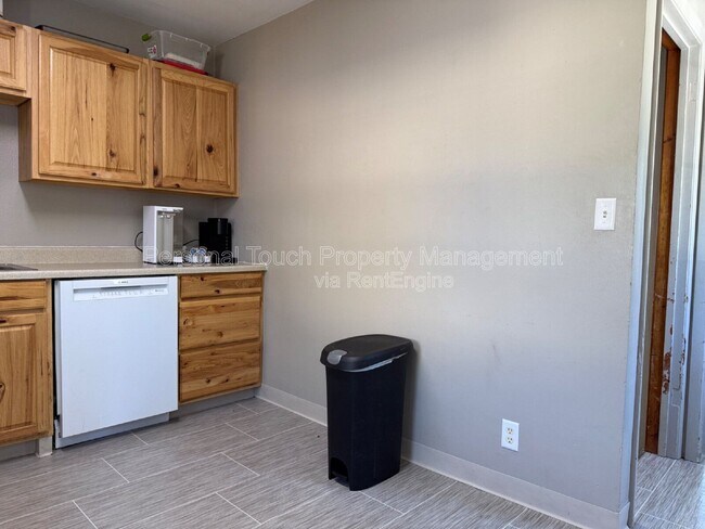 Building Photo - 413 22nd St S