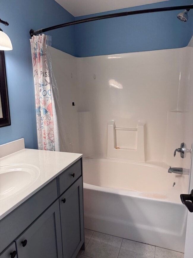 Building Photo - Coastal Cutie! 3BR/2BA Furnished Home Avai...