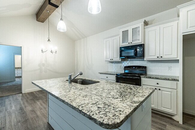 Building Photo - The Finer Things In Life/ The Town Homes o...