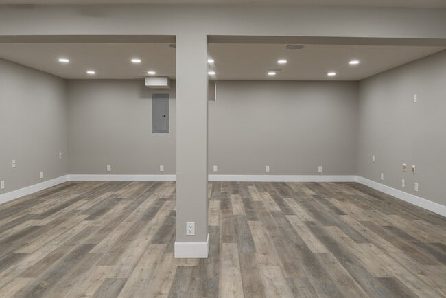 Building Photo - 7337 Collister Rd