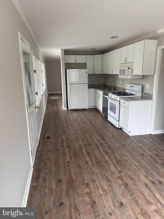 Building Photo - 108 McCormick St