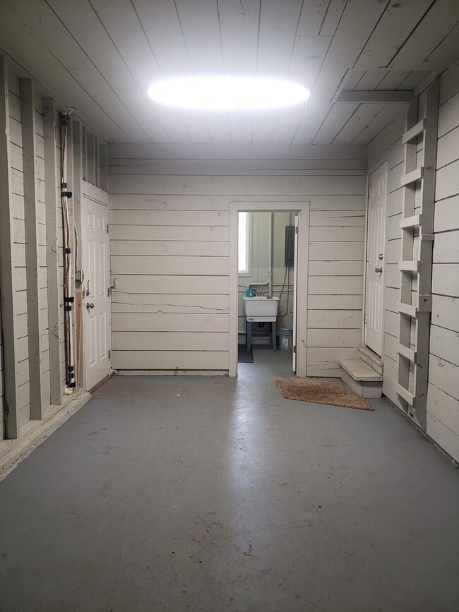 Building Photo - Remodeled Bungalow in Camas!